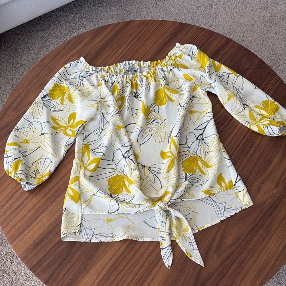 Soft tie at center front hem navy and mustard 3/4 length sleeve top